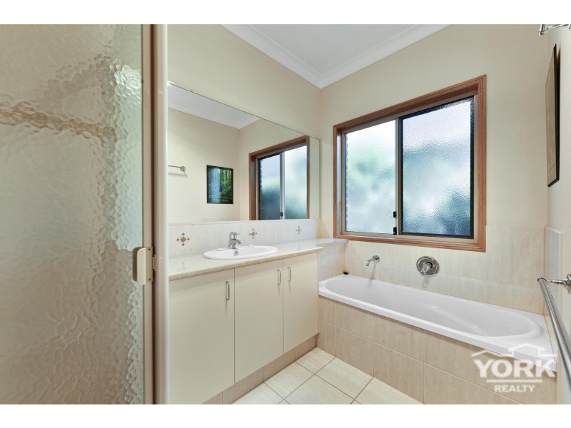 13 Highgrove Drive, Highfields QLD 4352