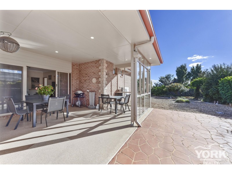 13 Highgrove Drive, Highfields QLD 4352