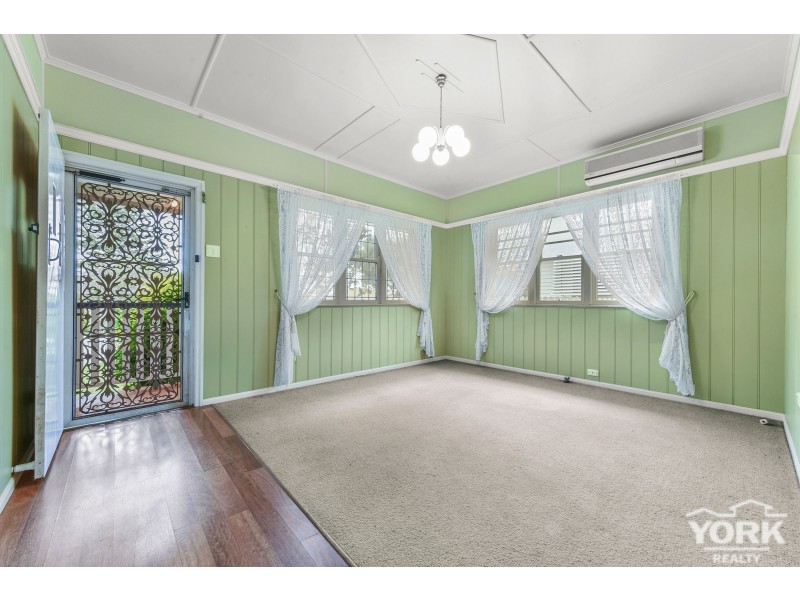 52 Hamilton Street, Newtown QLD 4350