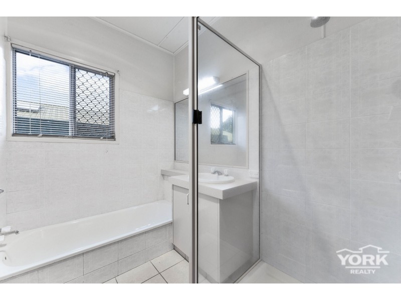 52 Hamilton Street, Newtown QLD 4350