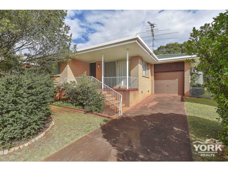 5 Priest Street, Rockville QLD 4350