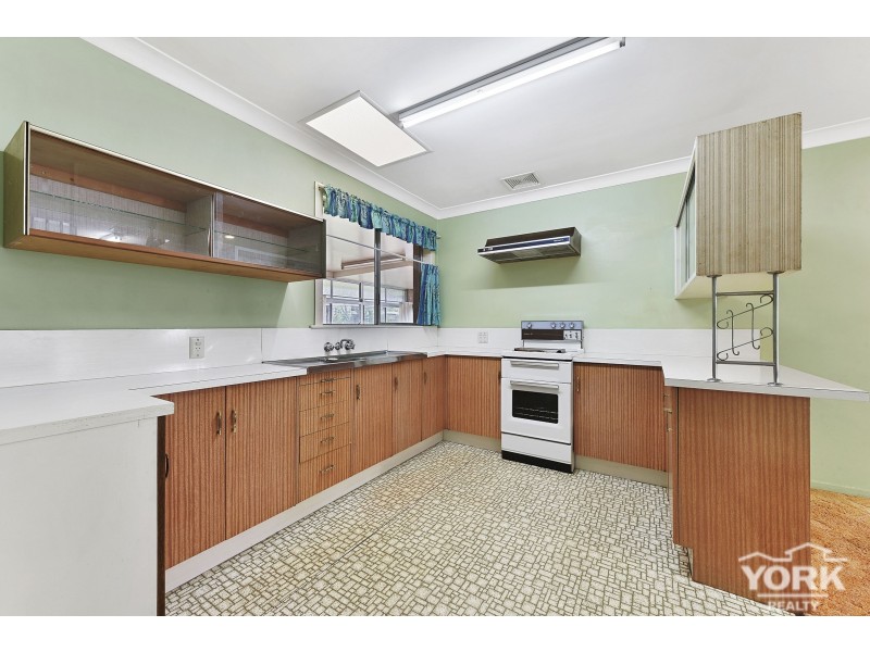 5 Priest Street, Rockville QLD 4350