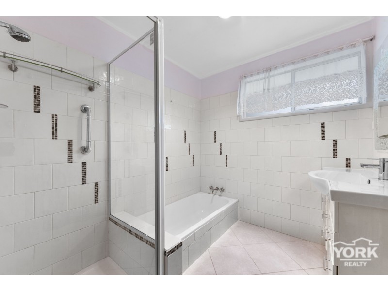 11 Merino Street, Harristown QLD 4350