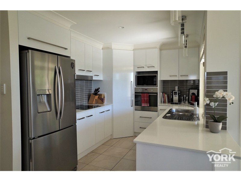 6/8 Lovejoy Court, Kearneys Spring QLD 4350