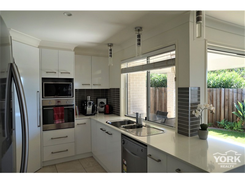 6/8 Lovejoy Court, Kearneys Spring QLD 4350