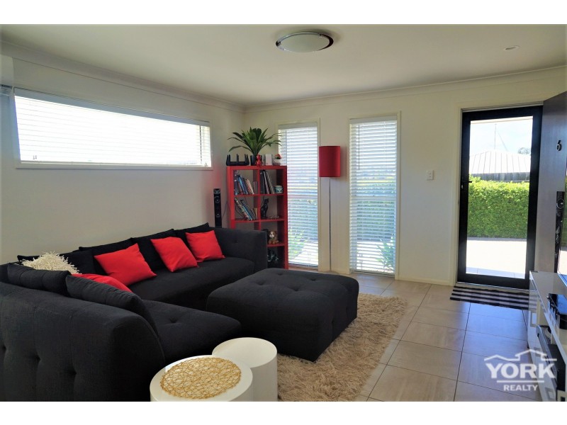 6/8 Lovejoy Court, Kearneys Spring QLD 4350