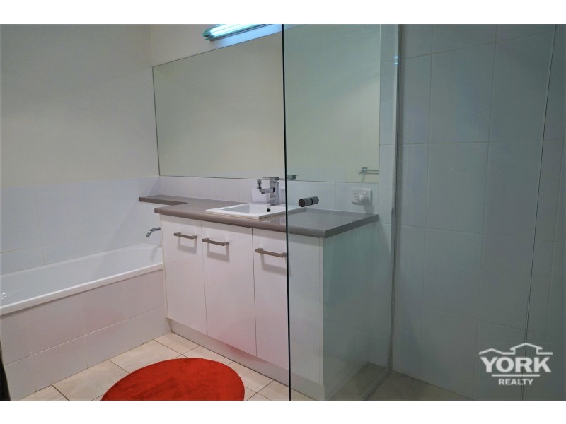 6/8 Lovejoy Court, Kearneys Spring QLD 4350