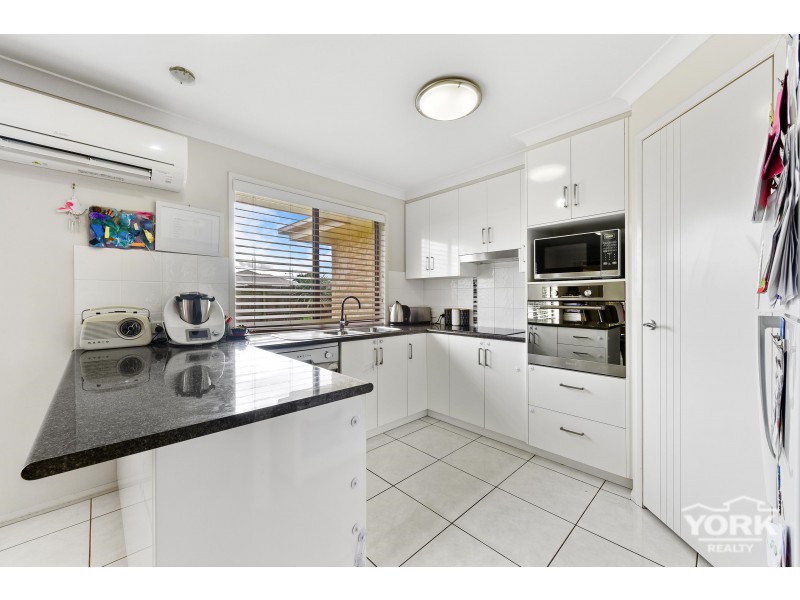 1 Vinnicombe Street, Kearneys Spring QLD 4350