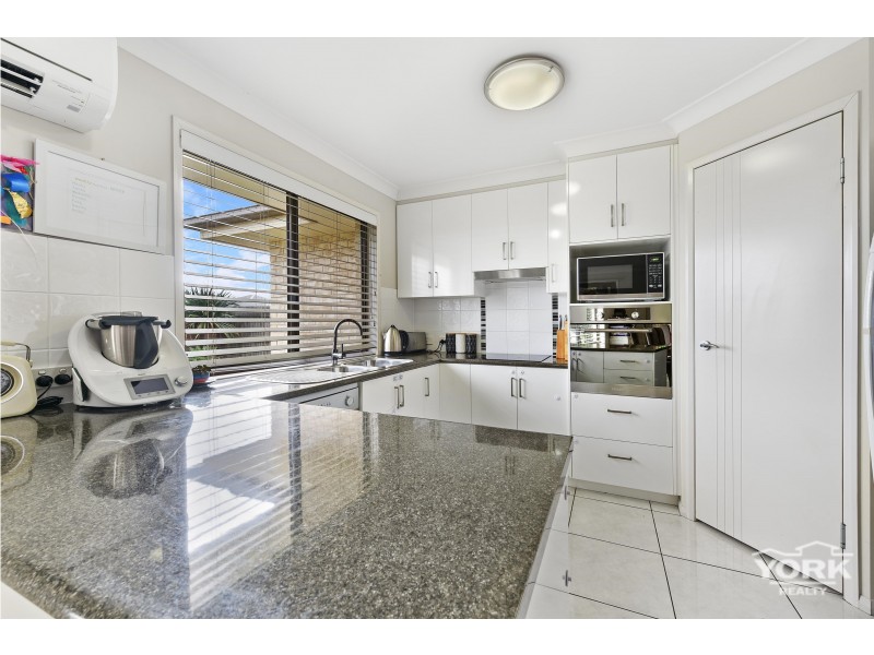 1 Vinnicombe Street, Kearneys Spring QLD 4350