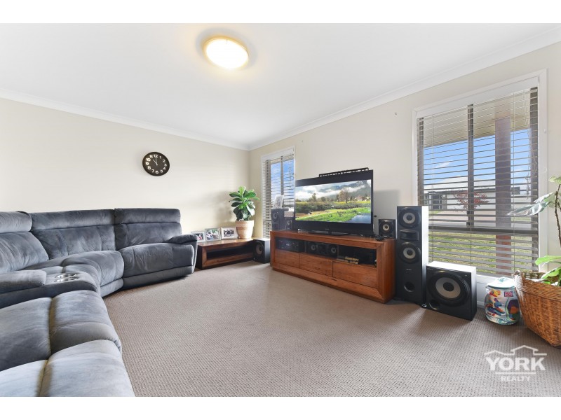 1 Vinnicombe Street, Kearneys Spring QLD 4350