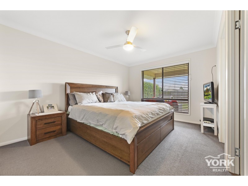1 Vinnicombe Street, Kearneys Spring QLD 4350