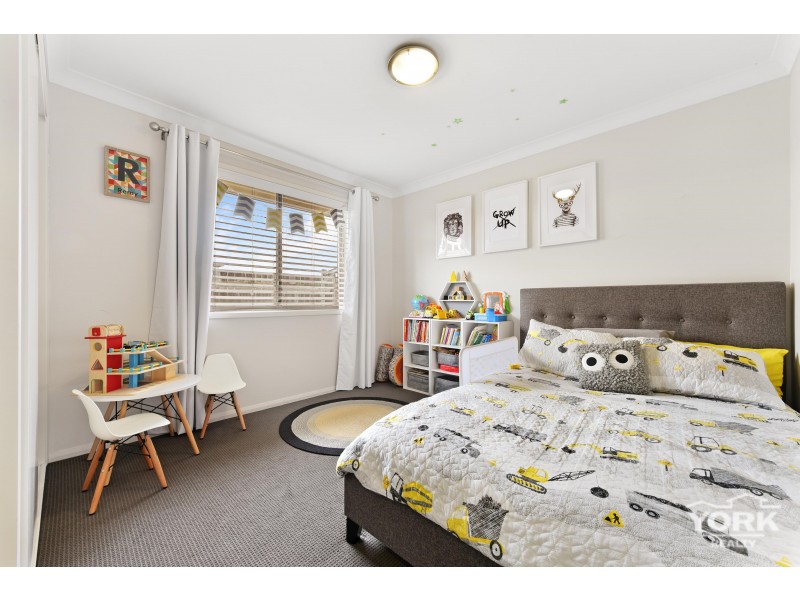 1 Vinnicombe Street, Kearneys Spring QLD 4350