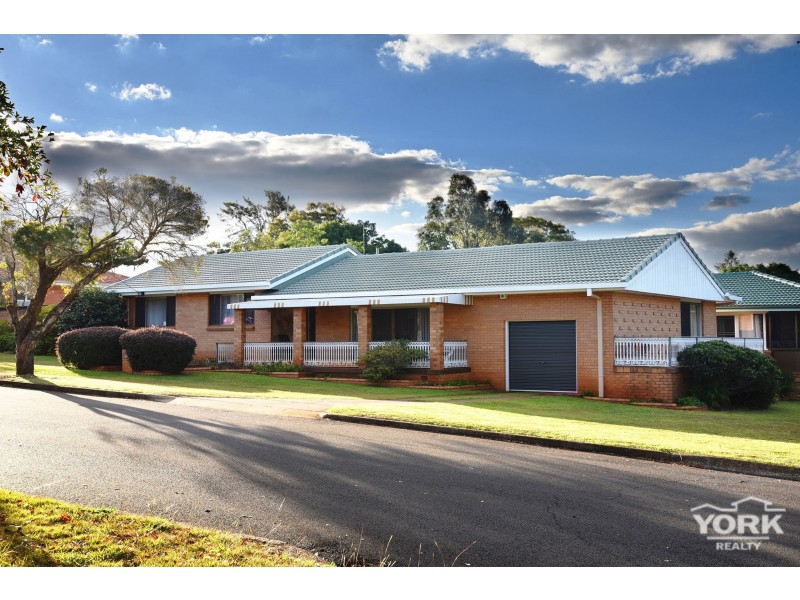 9 Rowe Street, Centenary Heights QLD 4350