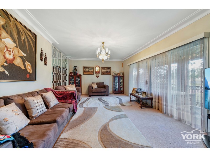 9 Rowe Street, Centenary Heights QLD 4350