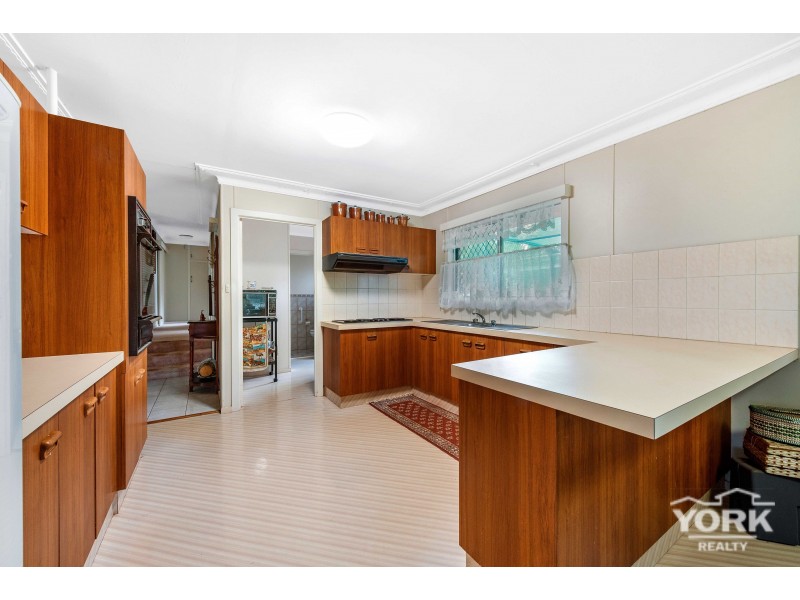 9 Rowe Street, Centenary Heights QLD 4350