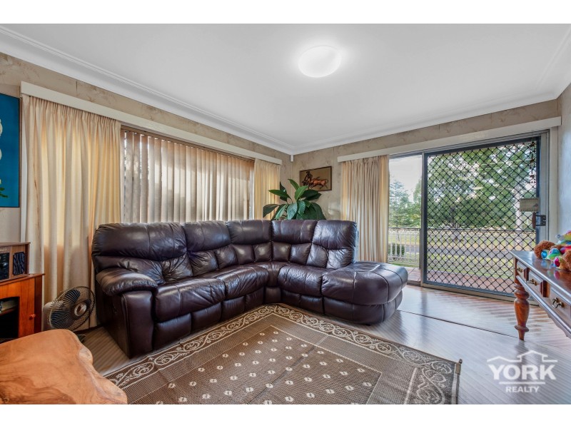 9 Rowe Street, Centenary Heights QLD 4350