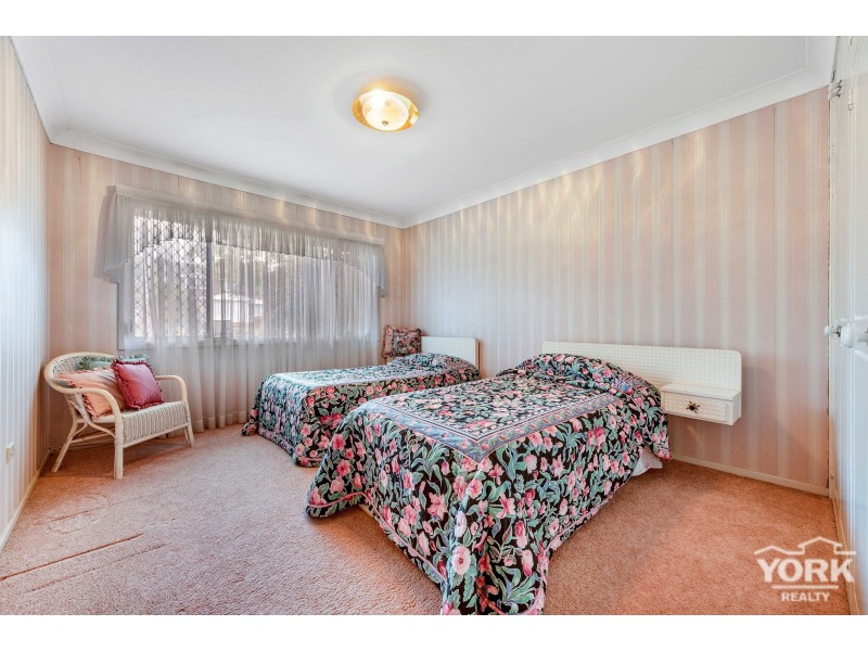 9 Rowe Street, Centenary Heights QLD 4350