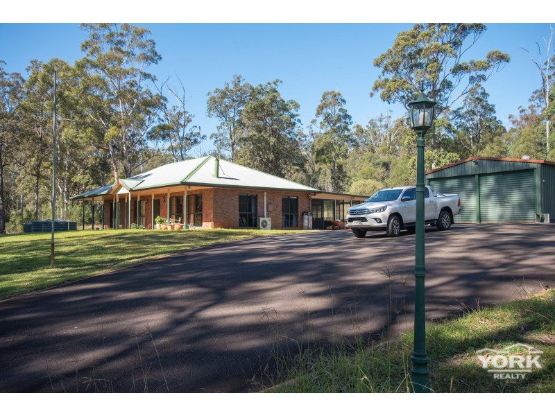 106 Erbacher Road, Hampton QLD 4352