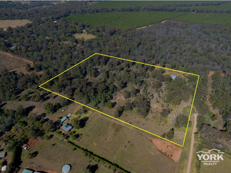 106 Erbacher Road, Hampton QLD 4352