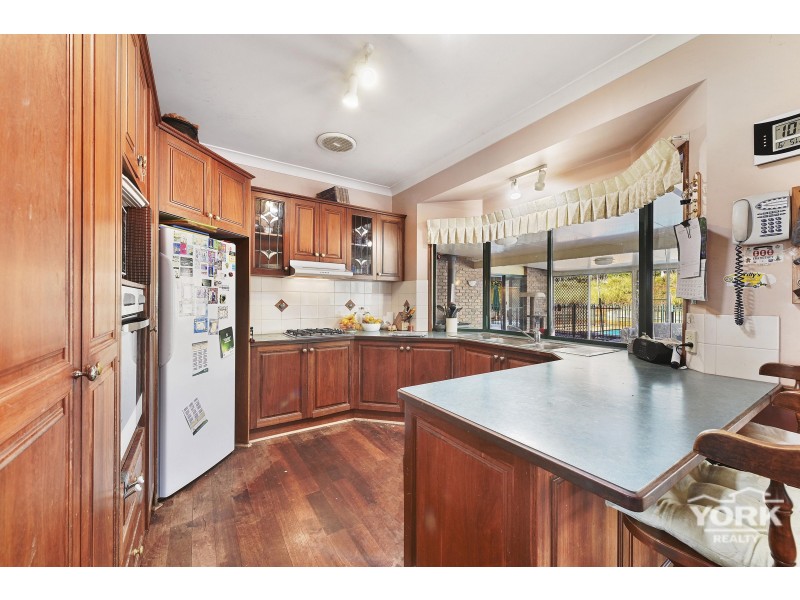 106 Erbacher Road, Hampton QLD 4352