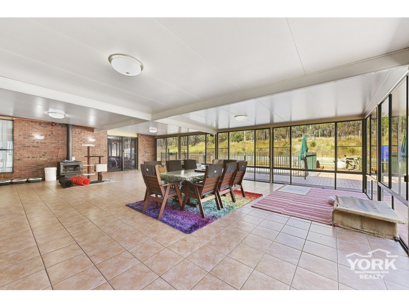 106 Erbacher Road, Hampton QLD 4352