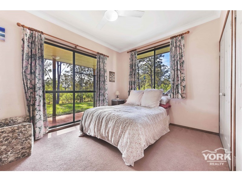 106 Erbacher Road, Hampton QLD 4352