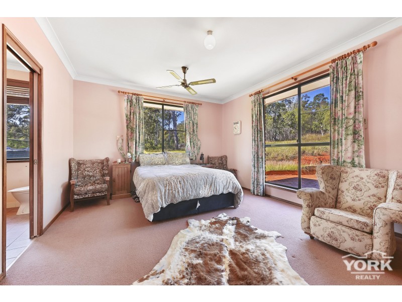 106 Erbacher Road, Hampton QLD 4352