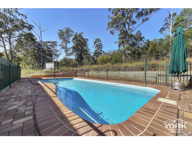 106 Erbacher Road, Hampton QLD 4352