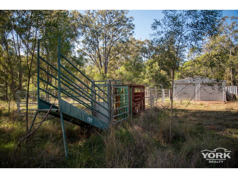 106 Erbacher Road, Hampton QLD 4352