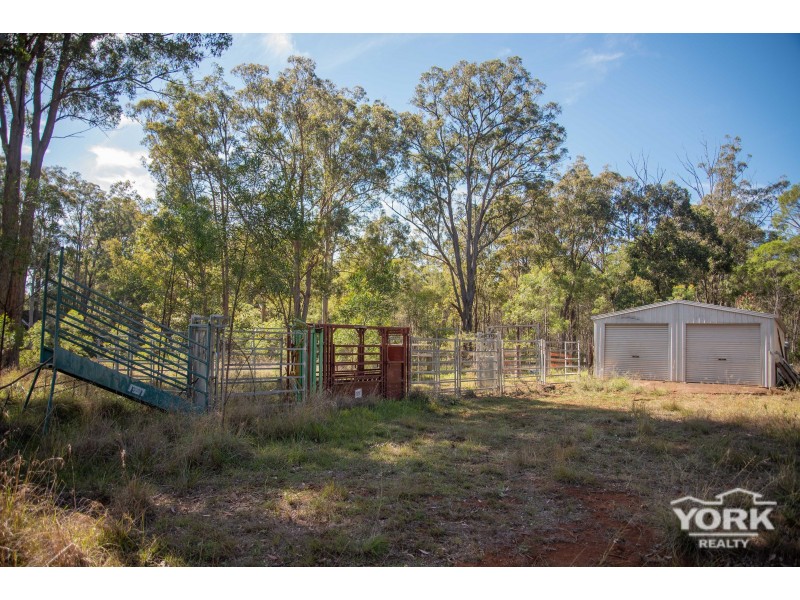 106 Erbacher Road, Hampton QLD 4352