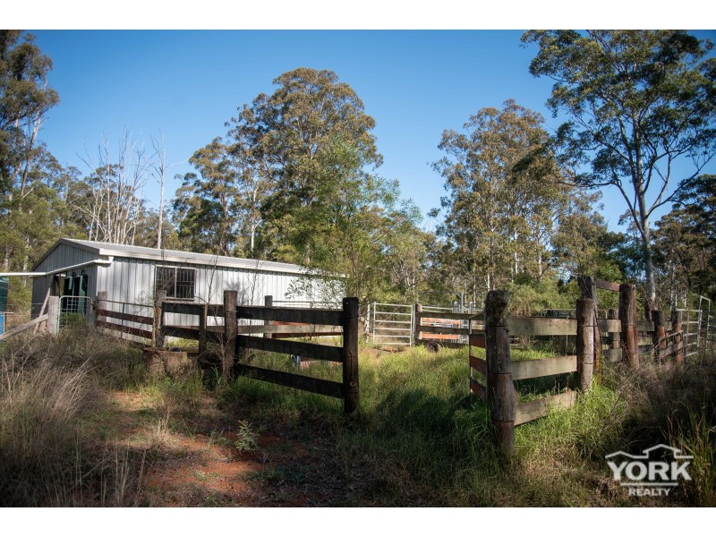 106 Erbacher Road, Hampton QLD 4352
