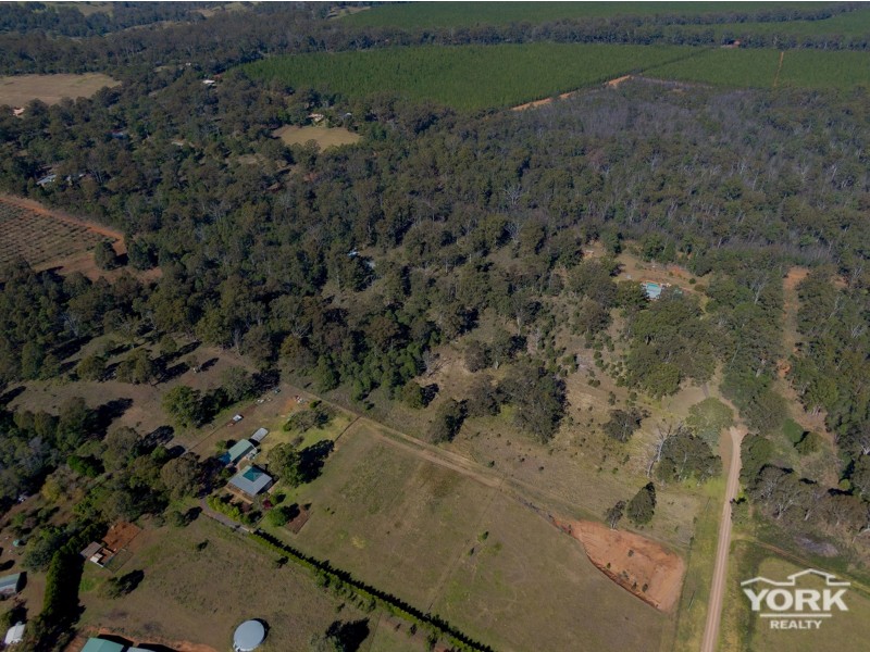 106 Erbacher Road, Hampton QLD 4352