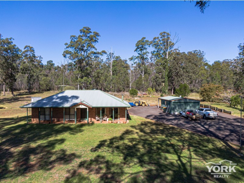 106 Erbacher Road, Hampton QLD 4352