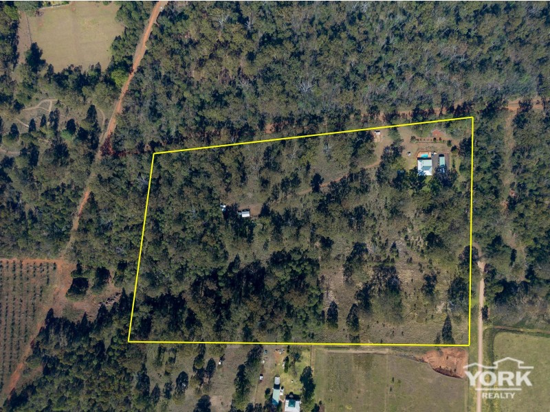 106 Erbacher Road, Hampton QLD 4352