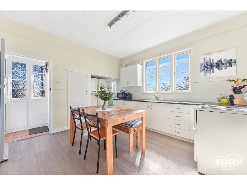 755 Ruthven Street, South Toowoomba QLD 4350