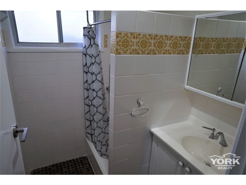 1/15a Wilfred Street, Harristown QLD 4350