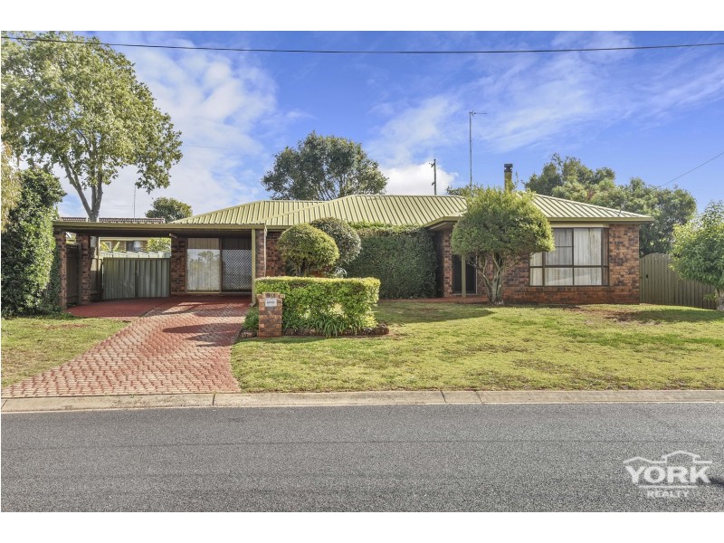 90 Jennifer Crescent, Darling Heights QLD 4350