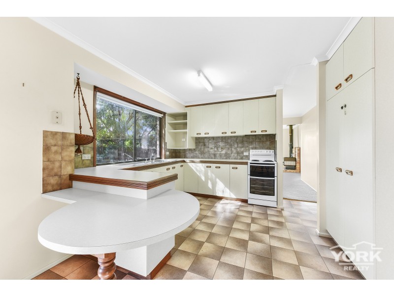 90 Jennifer Crescent, Darling Heights QLD 4350