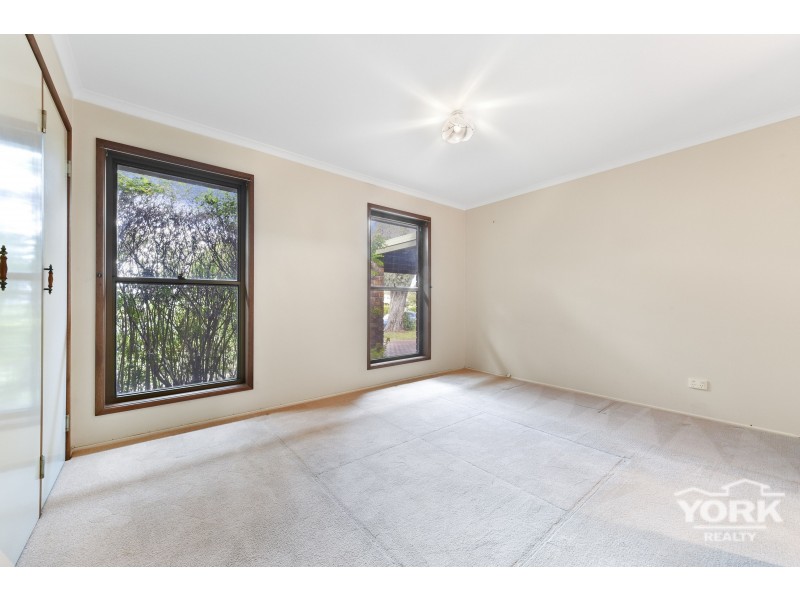 90 Jennifer Crescent, Darling Heights QLD 4350