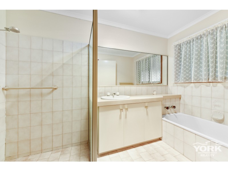 90 Jennifer Crescent, Darling Heights QLD 4350