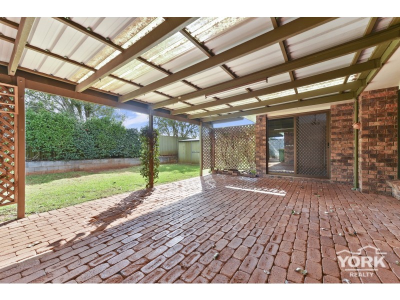 90 Jennifer Crescent, Darling Heights QLD 4350
