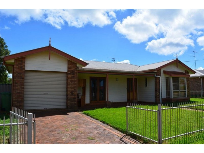 109 Hursley Road, Glenvale QLD 4350