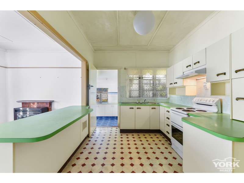 34 Dunne Street, Harristown QLD 4350