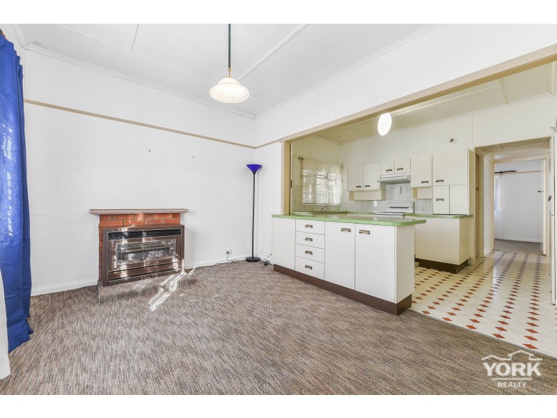 34 Dunne Street, Harristown QLD 4350