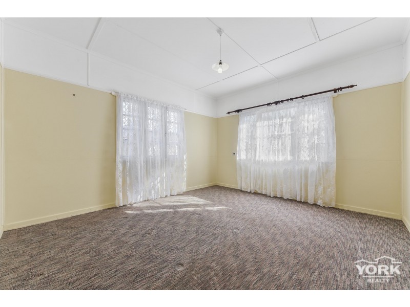 34 Dunne Street, Harristown QLD 4350