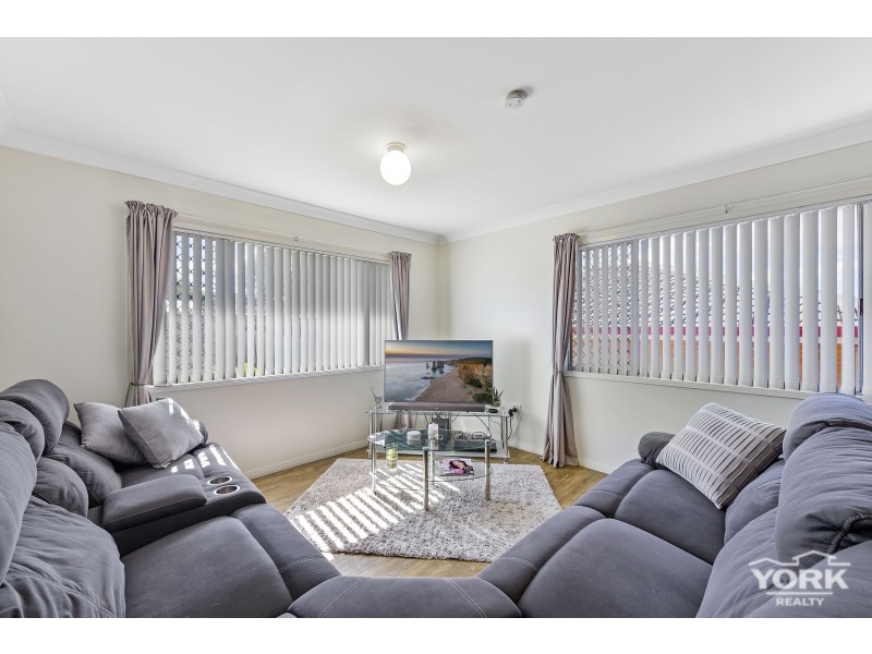 7 Evon Street, Rockville QLD 4350