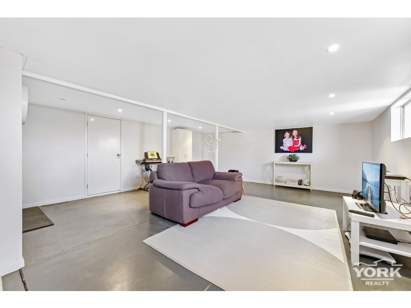 7 Evon Street, Rockville QLD 4350