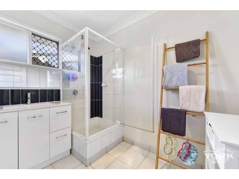 7 Evon Street, Rockville QLD 4350