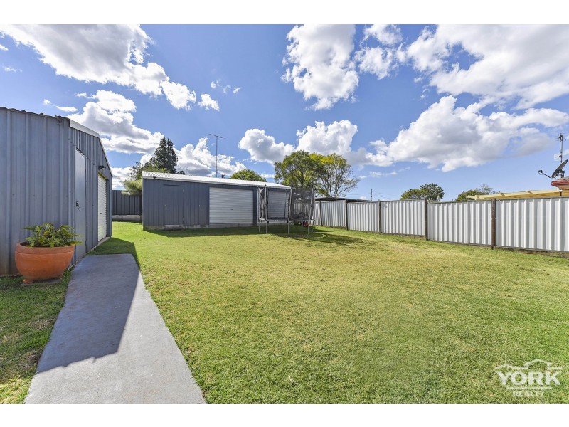 7 Evon Street, Rockville QLD 4350