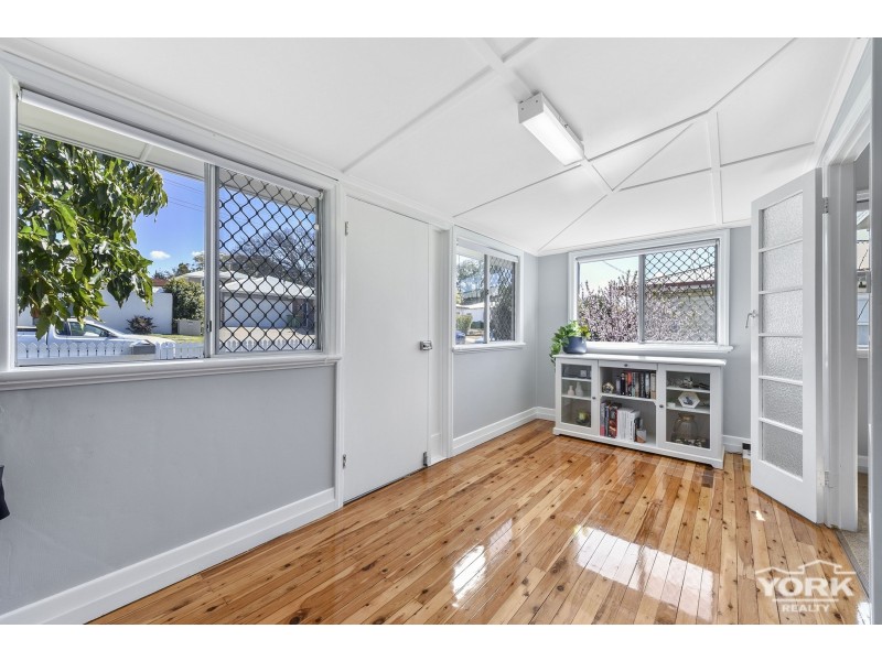 14 Beelbee Street, Harristown QLD 4350